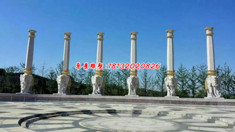 广场大象石柱