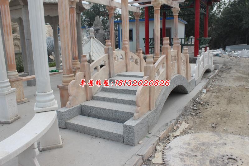 晚霞红石桥雕塑