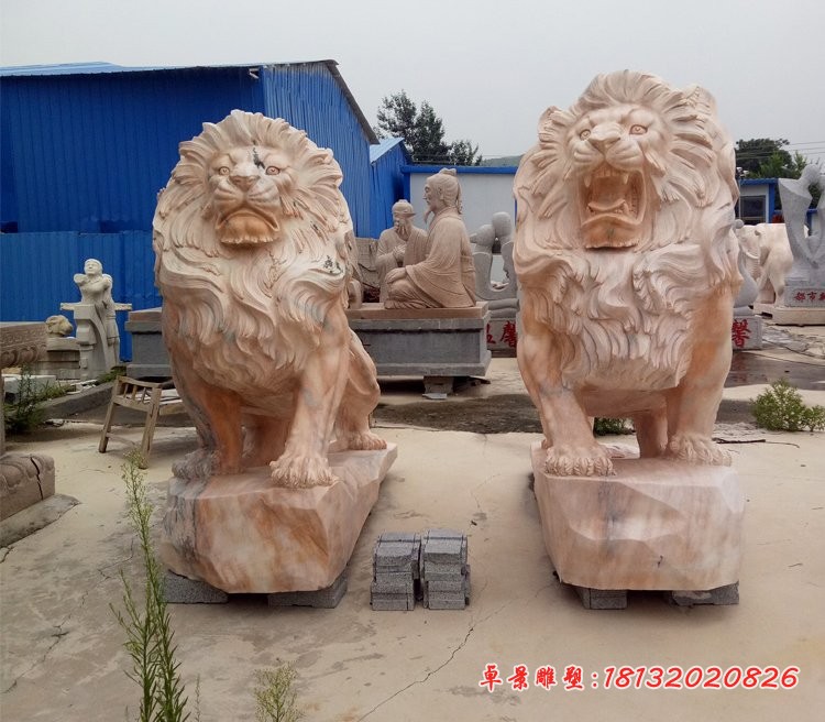 晚霞红门口西洋狮子石雕
