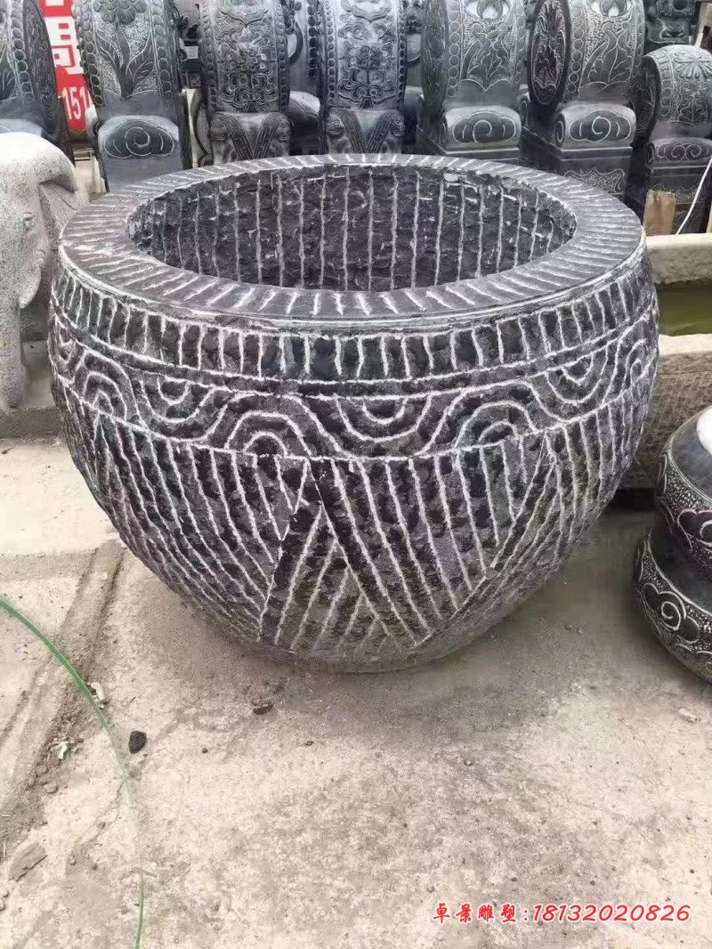 圆形石浮雕水缸