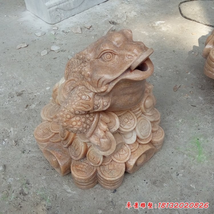 招财金蟾雕塑，晚霞红石雕金蟾