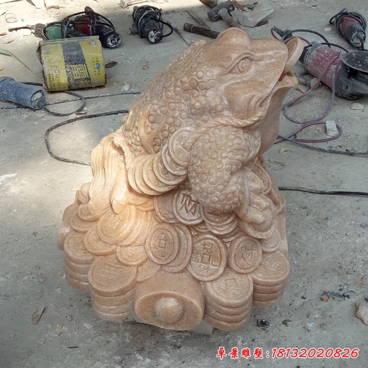 招财金蟾雕塑，晚霞红石雕金蟾