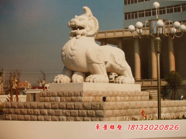 大理石谛听雕塑，广场古代神兽石雕