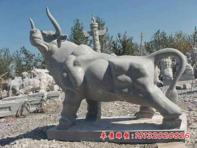 大理石抬头牛雕塑，公园动物石雕