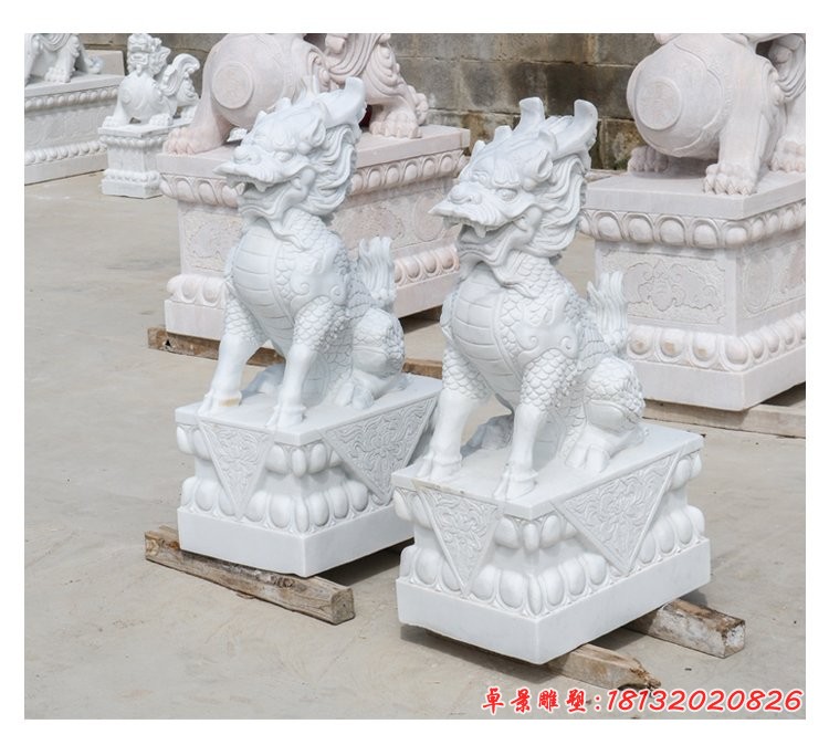 汉白玉古代神兽门口坐式麒麟石雕