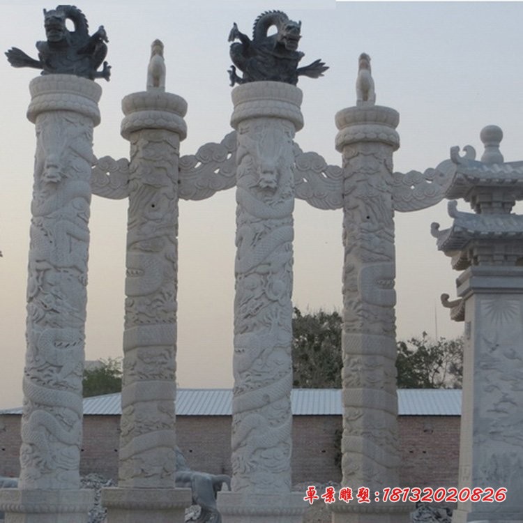 汉白玉盘龙柱石雕 广场石雕龙柱
