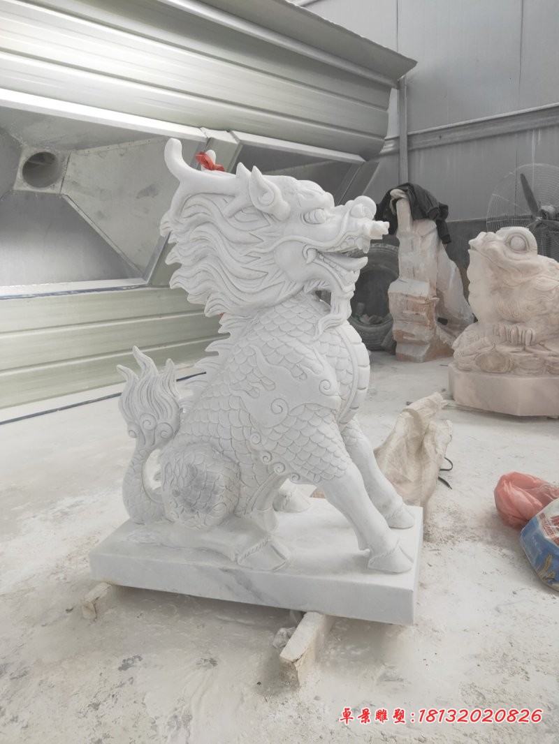 汉白玉坐式麒麟石雕，门口镇宅石雕麒麟 