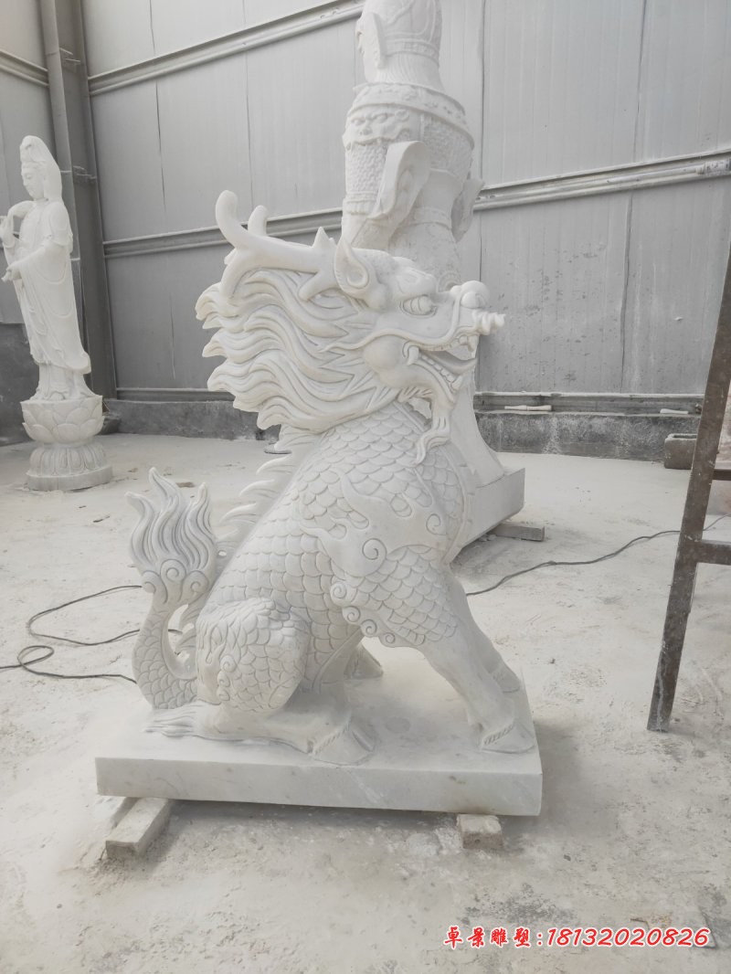 汉白玉坐式麒麟石雕，门口镇宅石雕麒麟