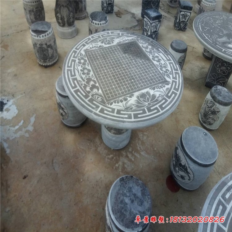 棋盘浮雕石桌凳 公园青石圆形桌凳石雕