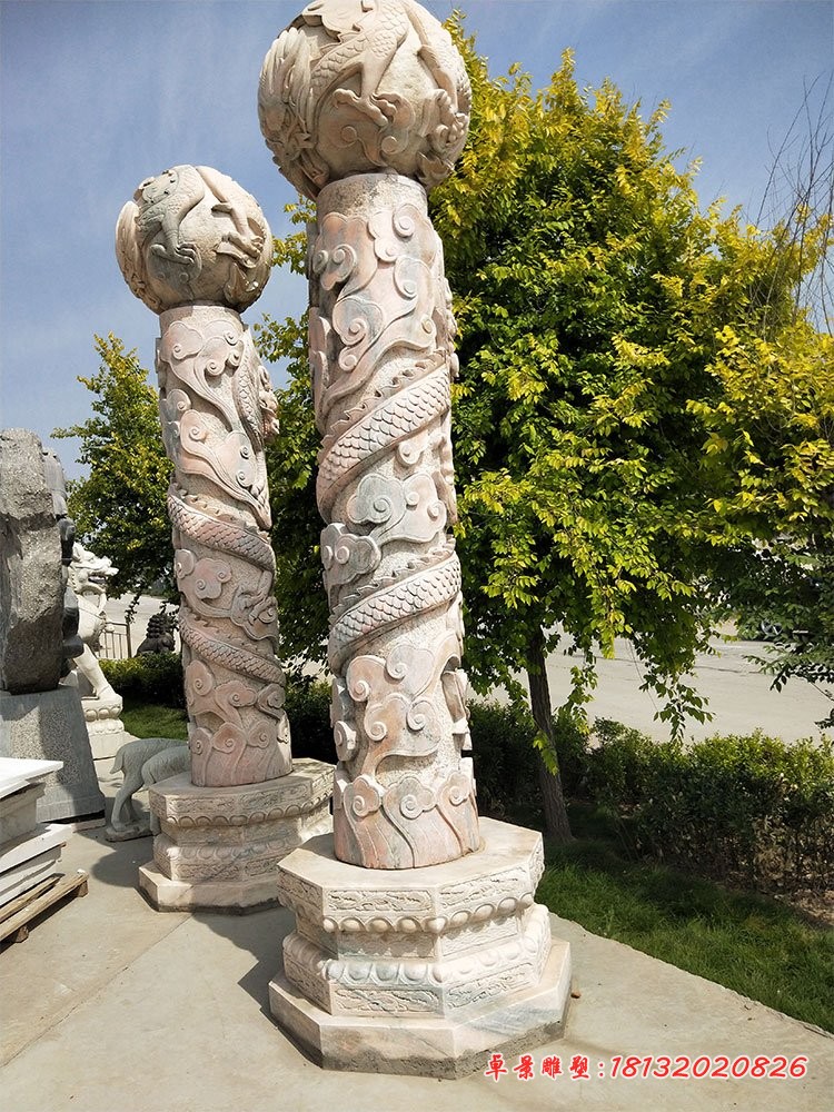 晚霞红龙柱雕塑，广场盘龙柱石雕