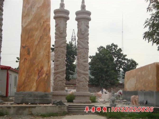 龙柱石雕，晚霞红盘龙柱