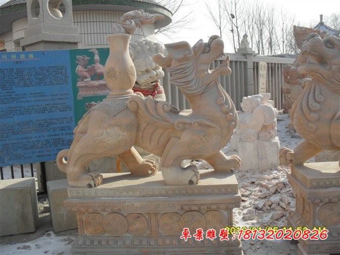 貔貅石雕，晚霞红貔貅雕塑 