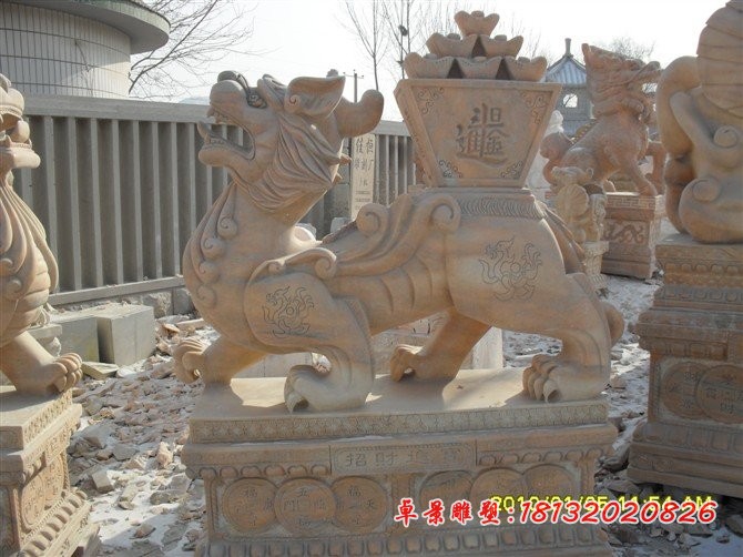 貔貅石雕，晚霞红貔貅雕塑