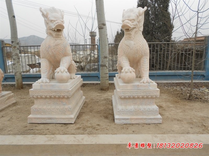 麒麟石雕，晚霞红石雕麒麟雕塑