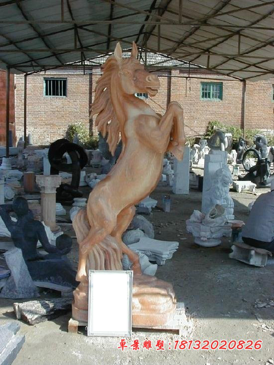 石雕马，晚霞红马雕塑