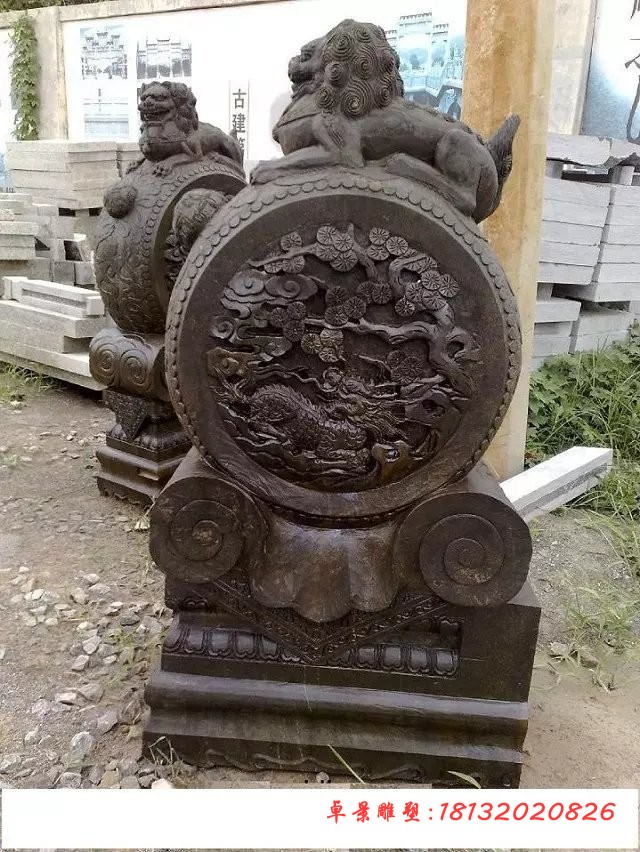 石雕门墩，狮子抱鼓石