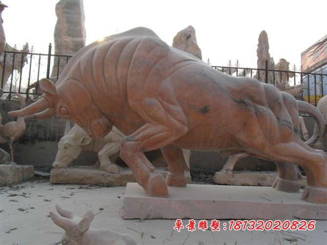 石雕牛，拓荒牛石雕，晚霞红牛雕塑