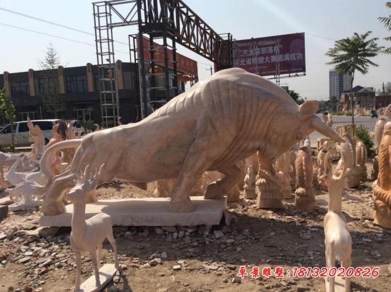 石雕牛，晚霞红拓荒牛石雕