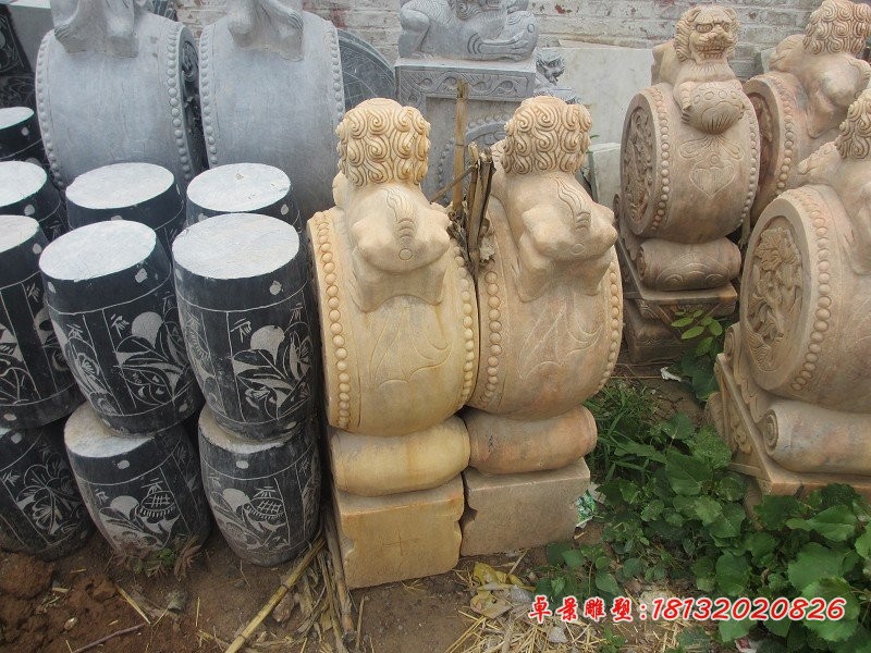 晚霞红门墩石雕，抱鼓石