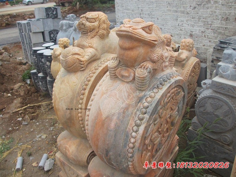 晚霞红门墩石雕，抱鼓石