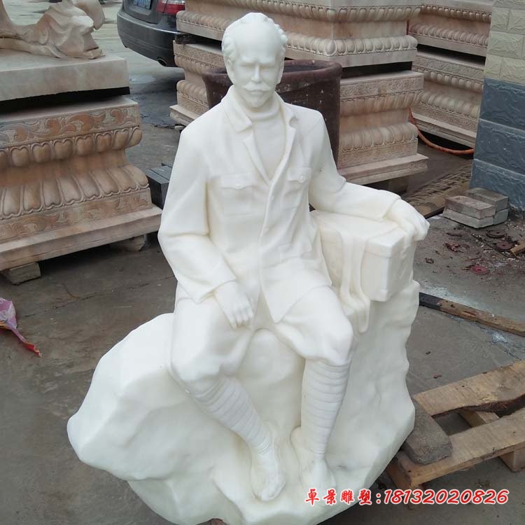 汉白玉坐式白求恩石雕