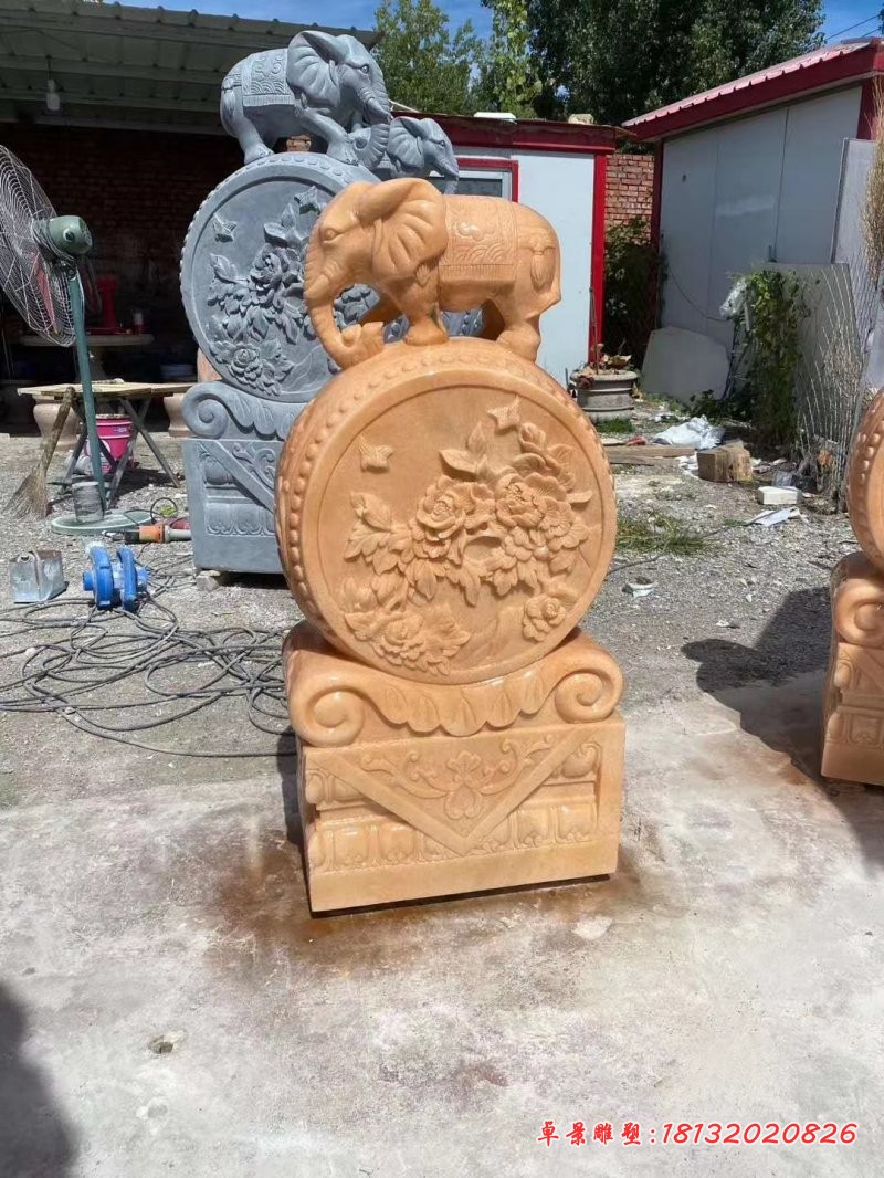 晚霞红大象抱鼓石雕塑