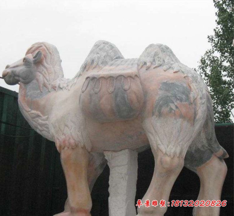 大骆驼石雕，晚霞红动物雕塑