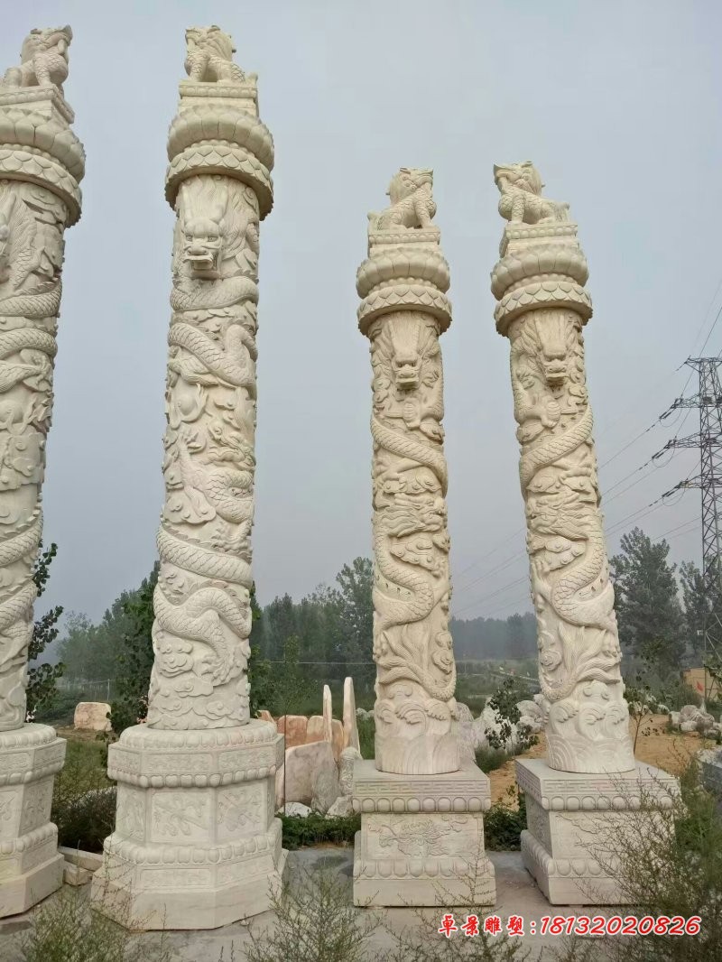 广场盘龙柱石雕，石龙柱雕塑