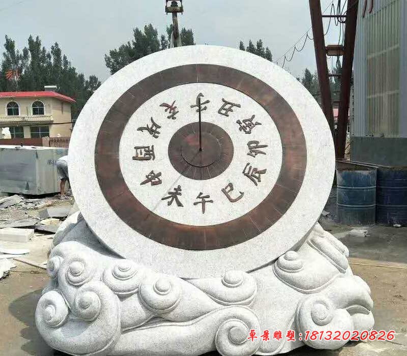 广场石雕日晷，大理石日晷