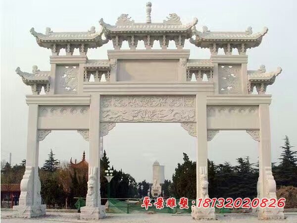 广场石牌坊雕塑，三门牌坊石雕