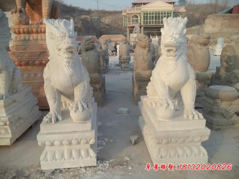 汉白玉神兽雕塑，踩球麒麟石雕