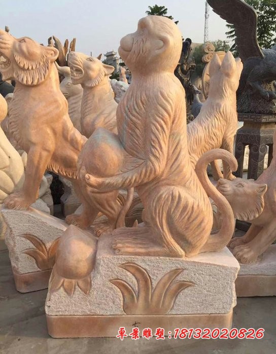 猴子抱桃石雕，晚霞红动物石雕