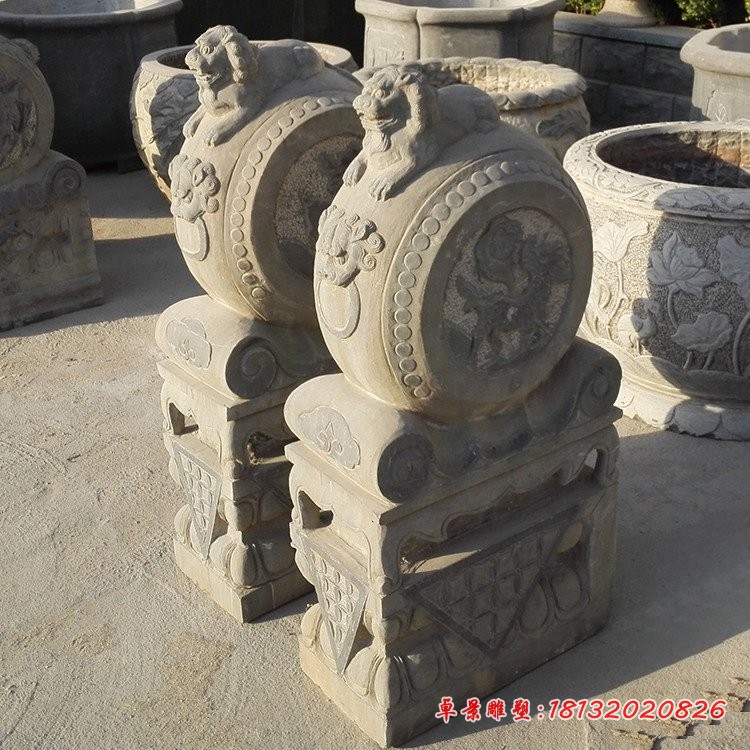 门墩石雕，青石抱鼓石