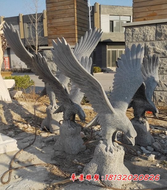青石老鹰雕塑，雄鹰展翅石雕