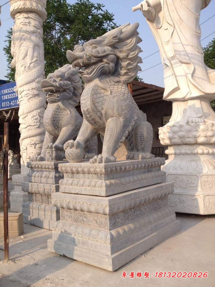 青石麒麟雕塑，石雕古代神兽