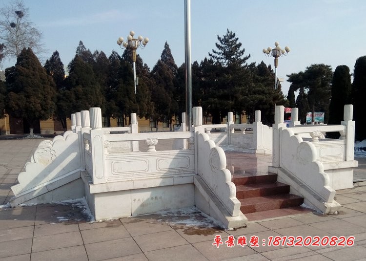 升旗台石雕，法院升旗台石雕 