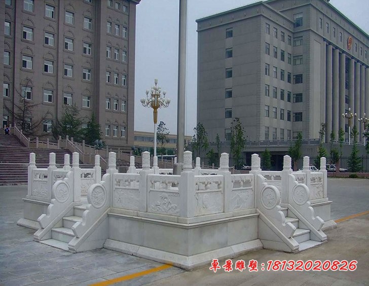 升旗台石雕，法院升旗台石雕 