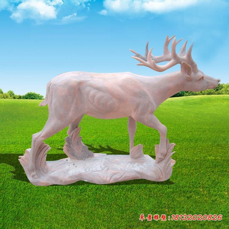 草坪晚霞红石雕鹿