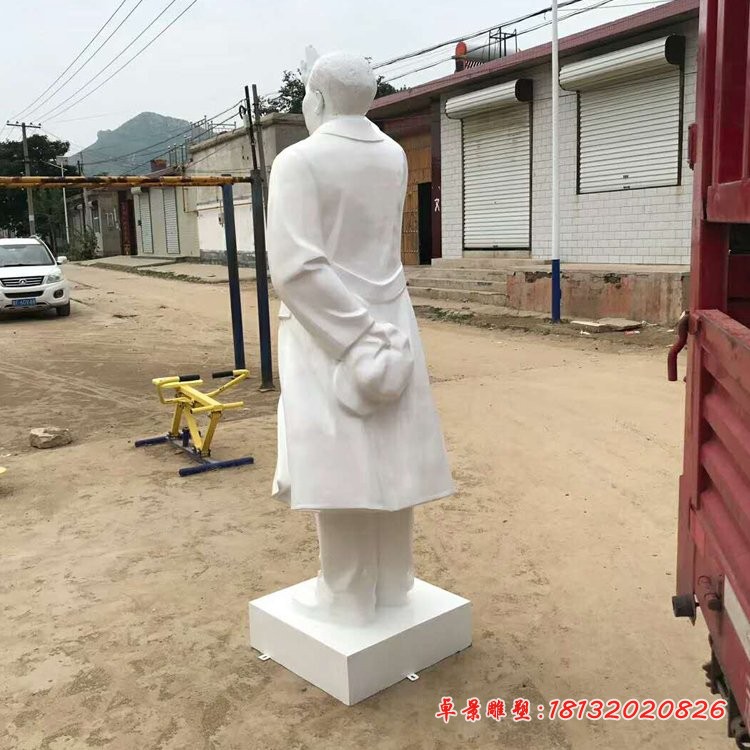 军事家毛泽东挥手石雕 (1)