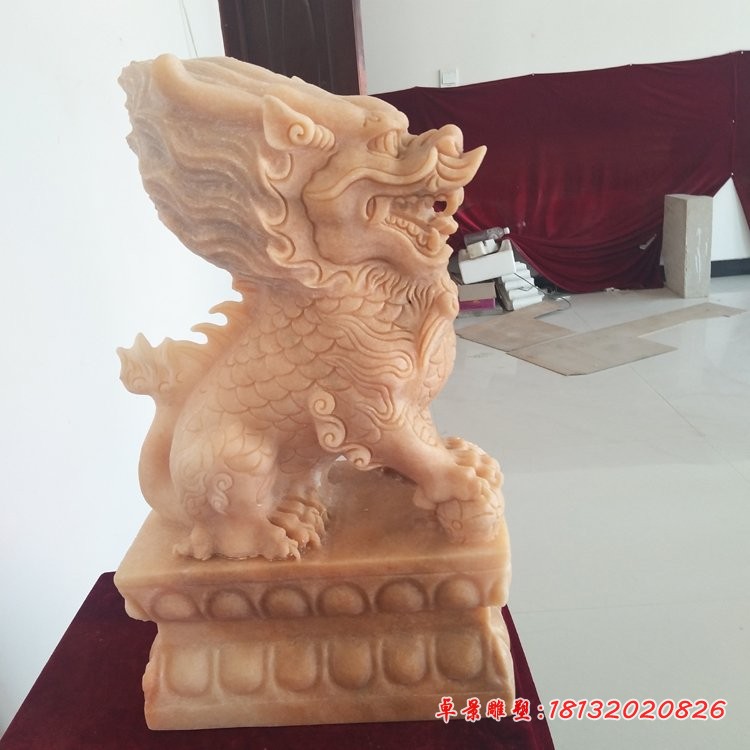 晚霞红麒麟，广场麒麟石雕