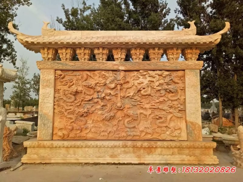 晚霞红石雕影壁，石影墙