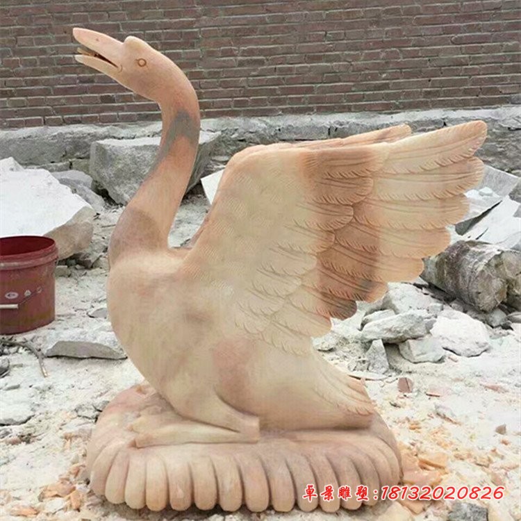 晚霞红天鹅，喷泉天鹅石雕