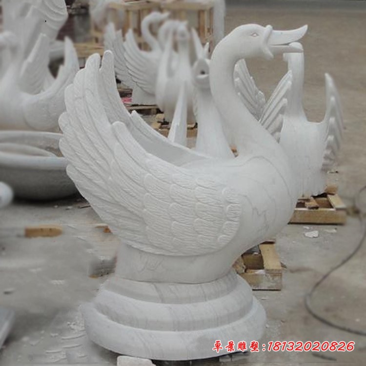 汉白玉喷水天鹅石雕