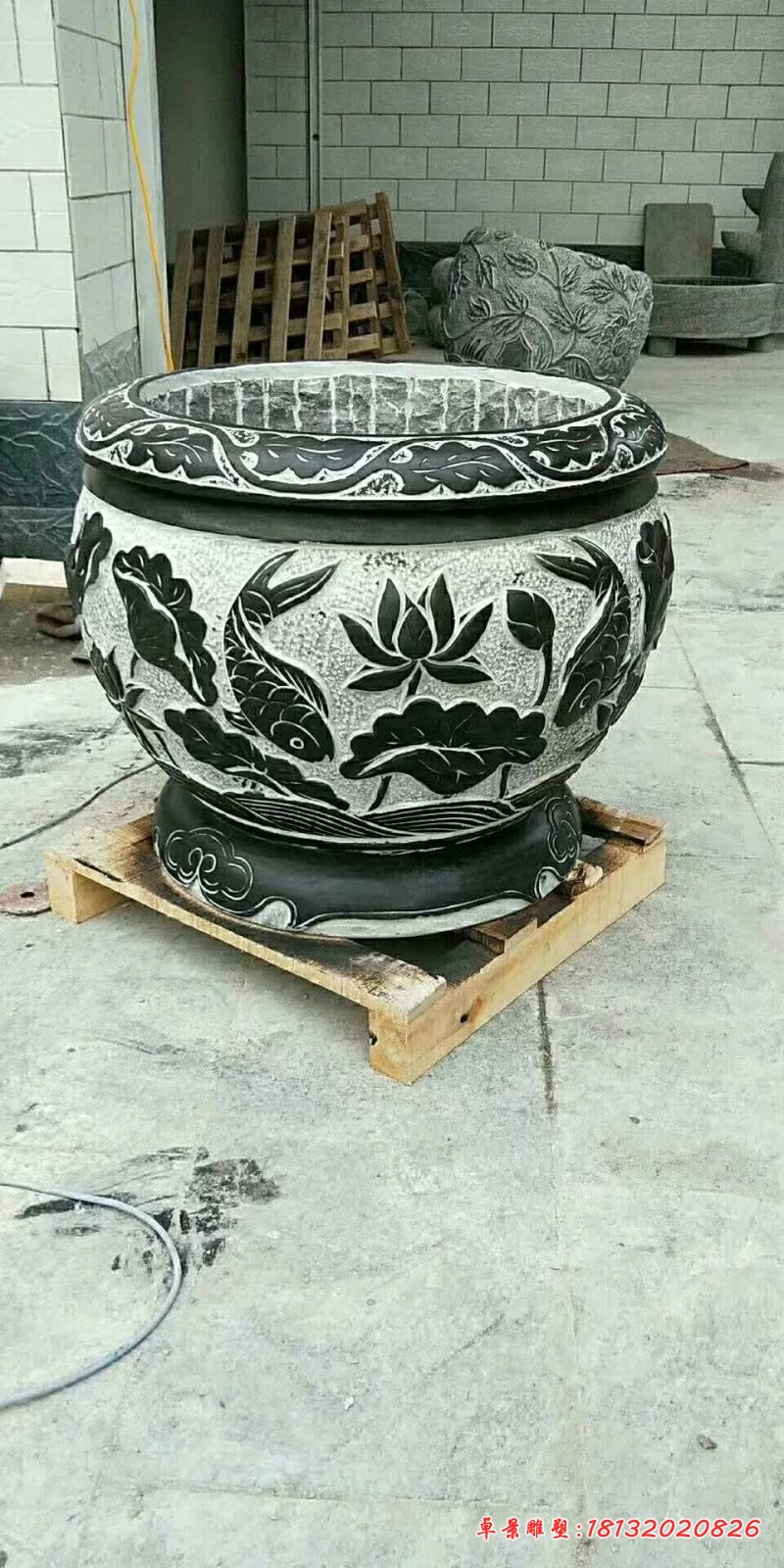 荷花鲤鱼浮雕石水缸 (1)