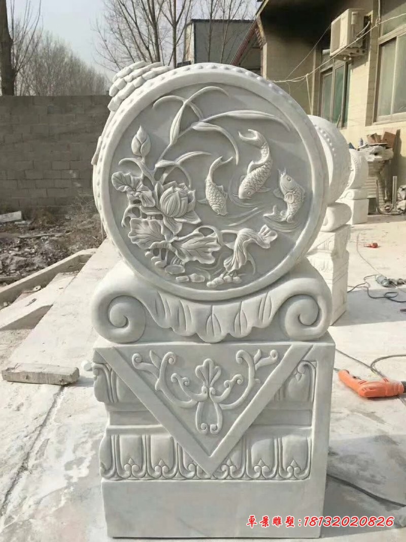 荷花鲤鱼浮雕石门墩