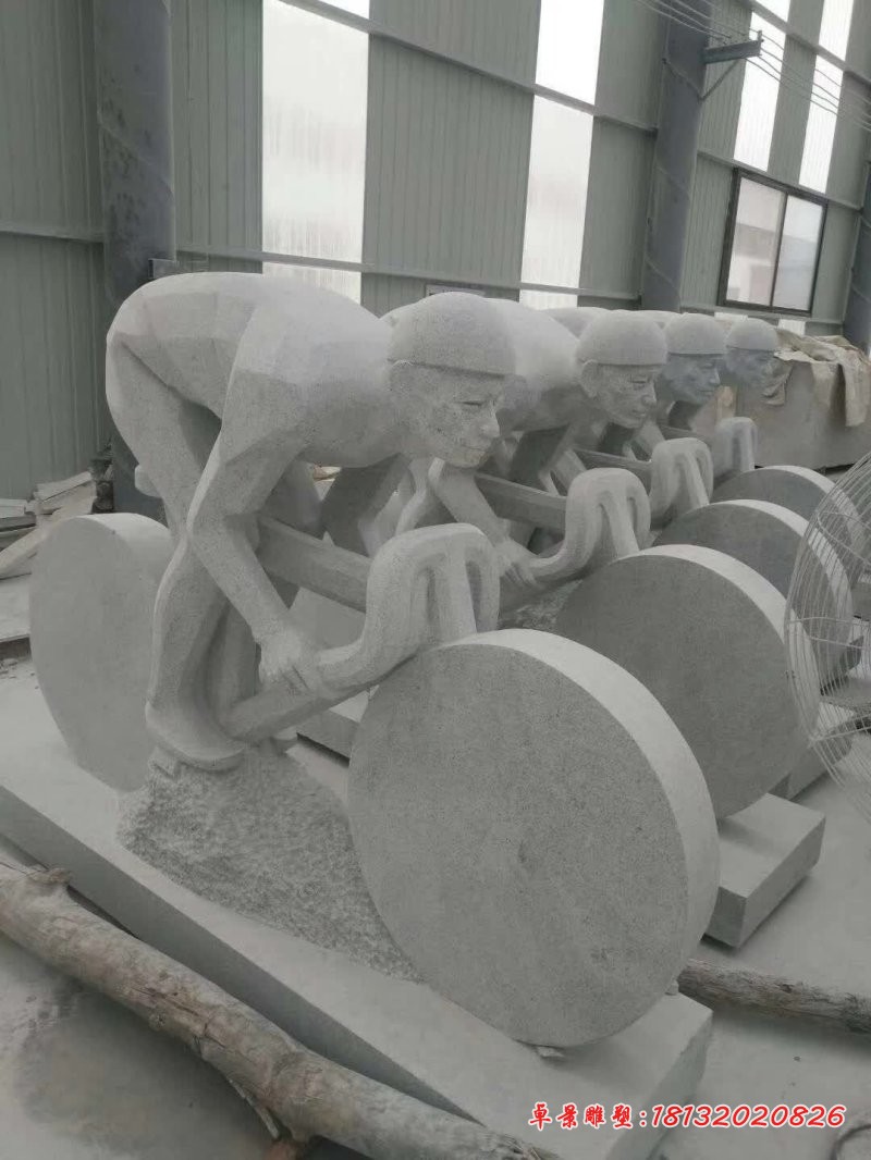 骑自行车人物石雕