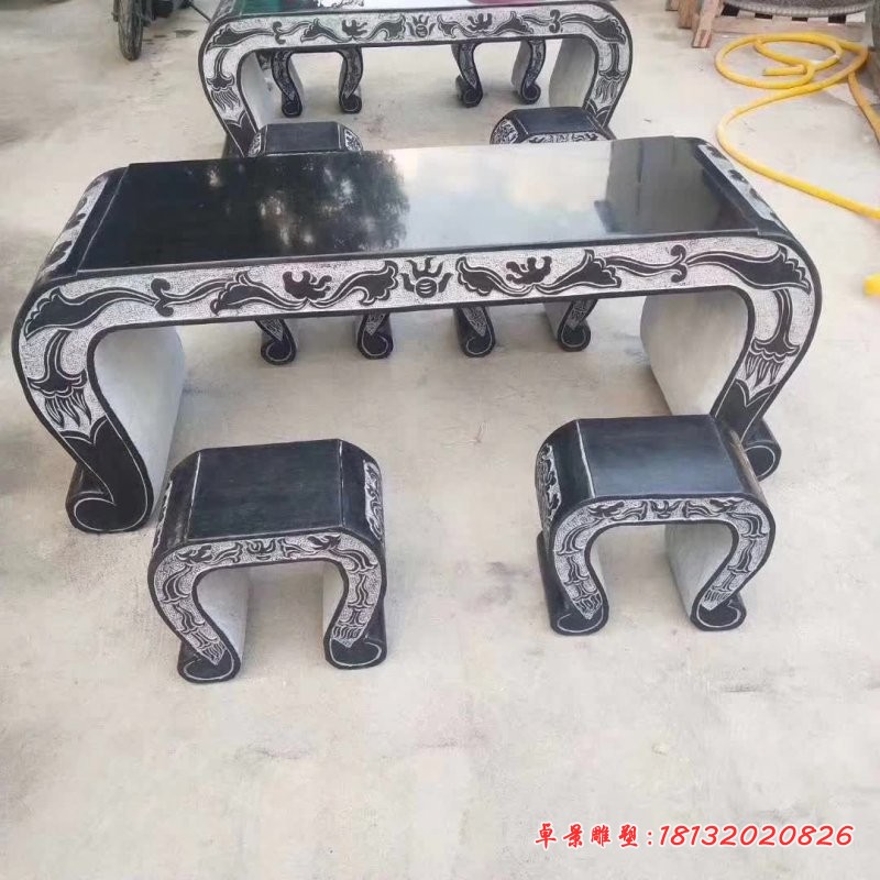 青石长条桌的石雕