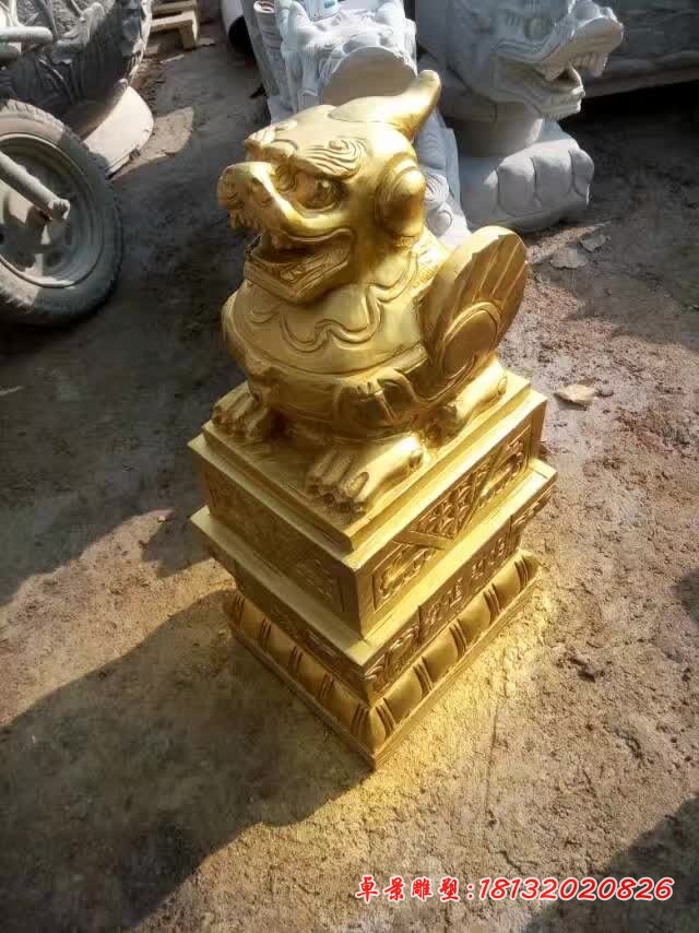 石雕漆金招财貔貅 