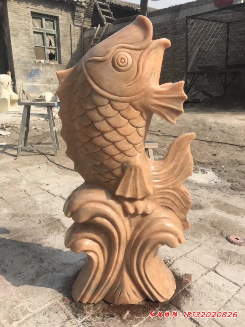 晚霞红喷水鱼石雕