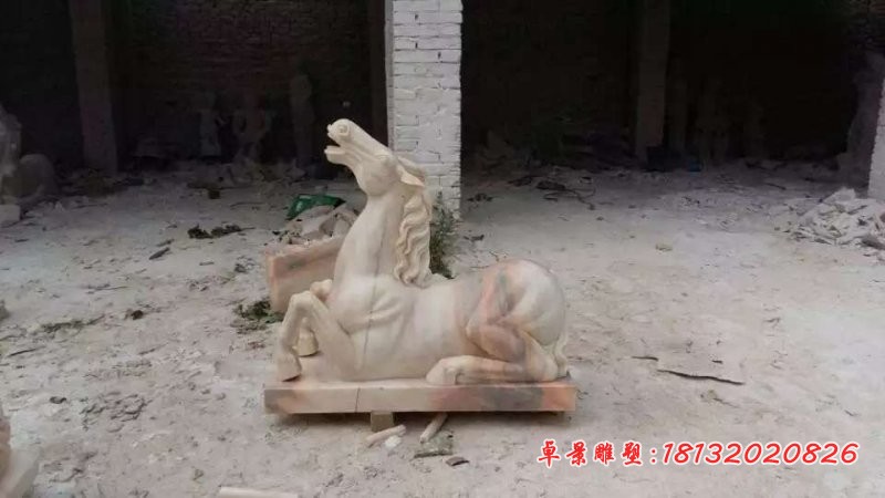 晚霞红卧姿马石雕 